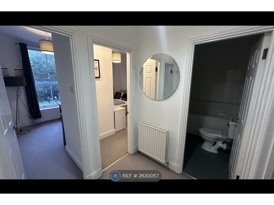 Property photo 3 of 21 Hallway