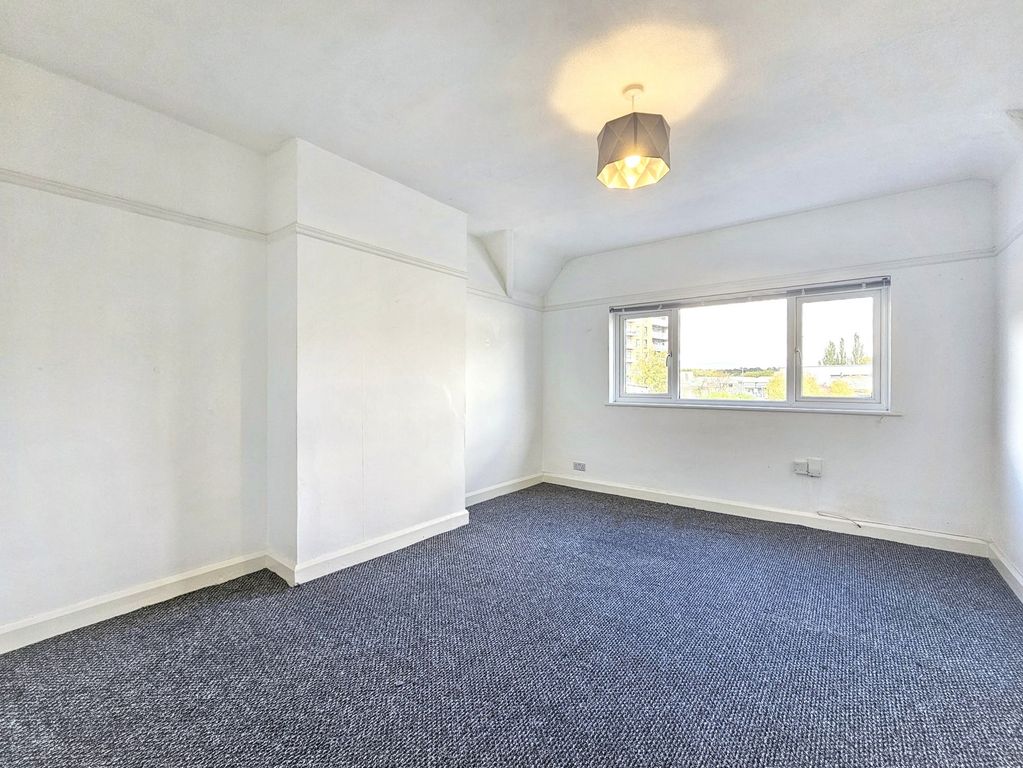 Property photo 3 of 10 Bedroom