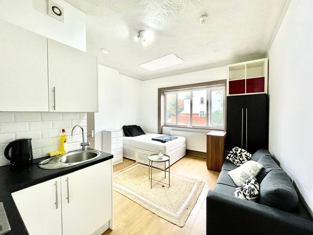 Property photo 2 of 6 Photo 5