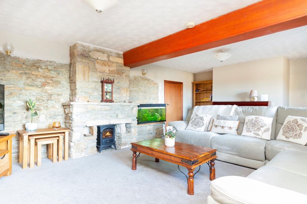 Property photo 3 of 37