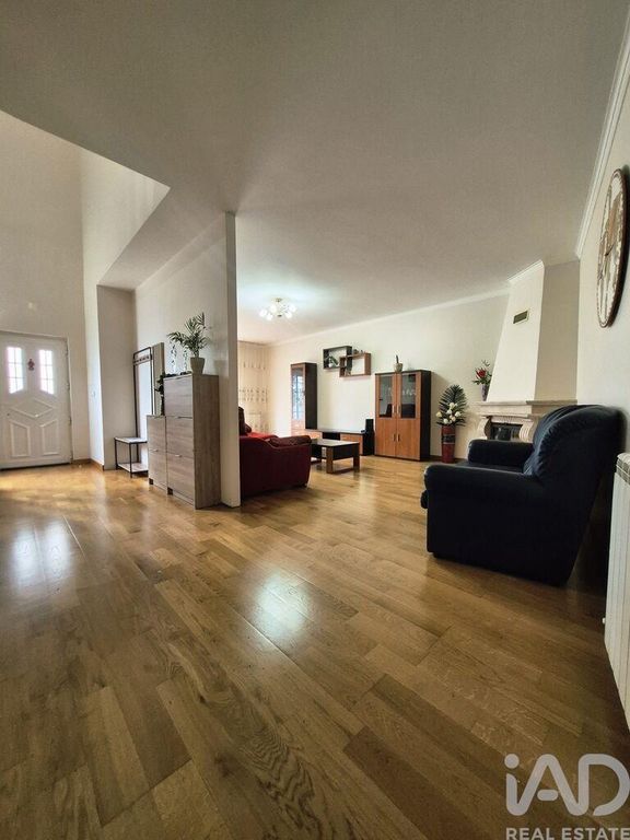 Property photo 3 of 33