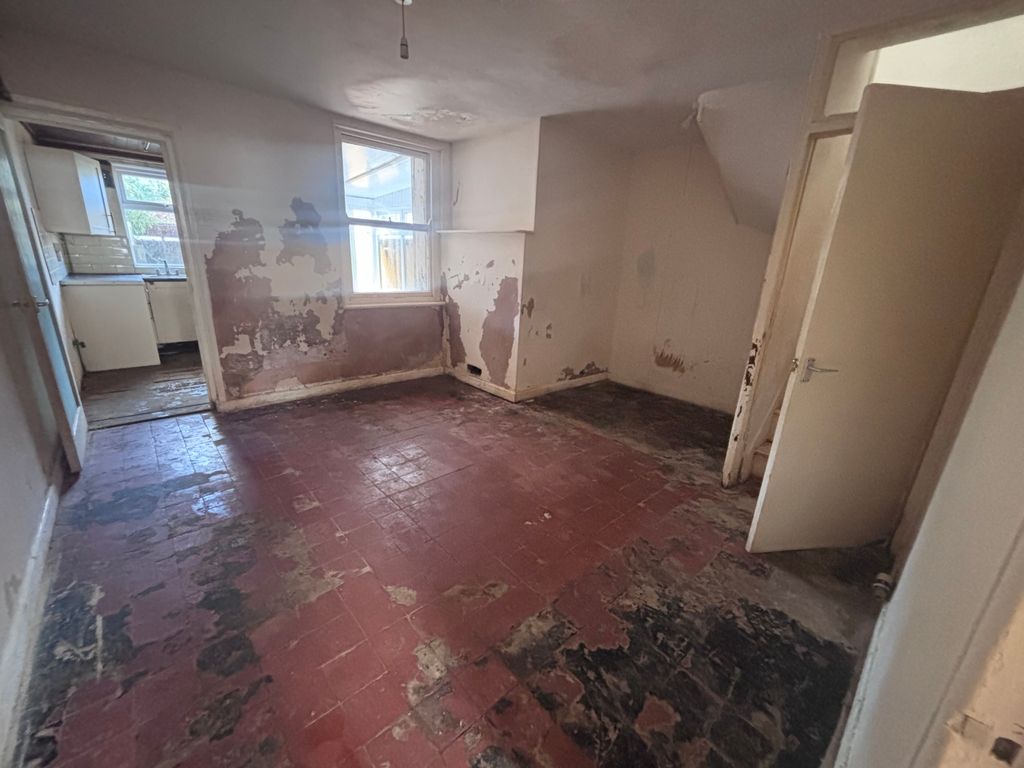 Property photo 3 of 14 Dining Room