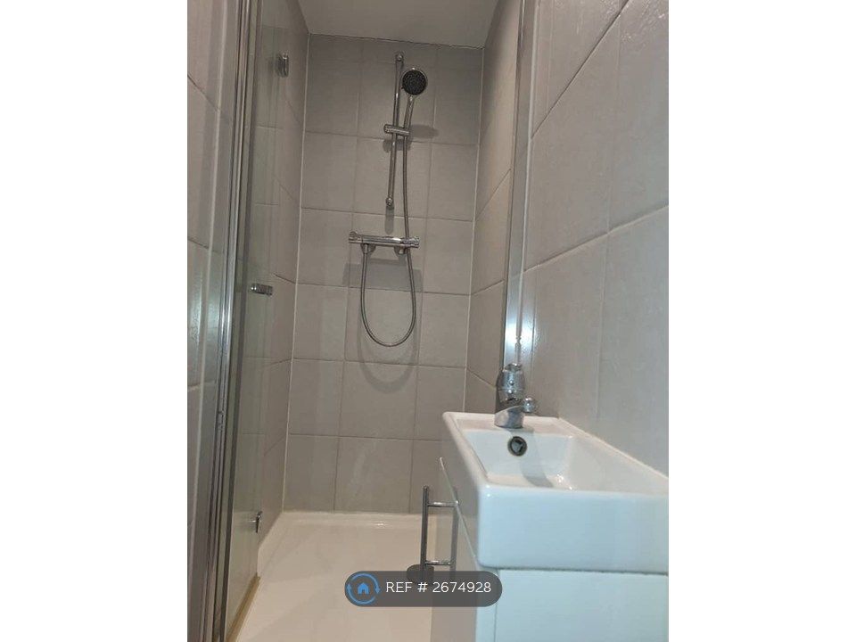 Property photo 3 of 7 Shower