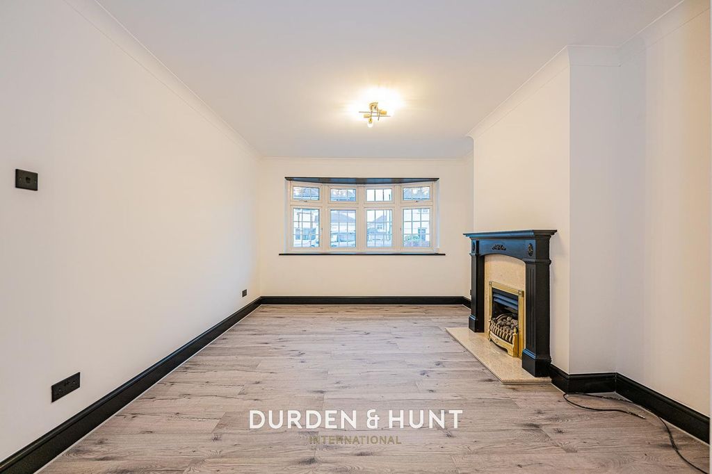 Property photo 2 of 21 Eyhurst-12.Jpg