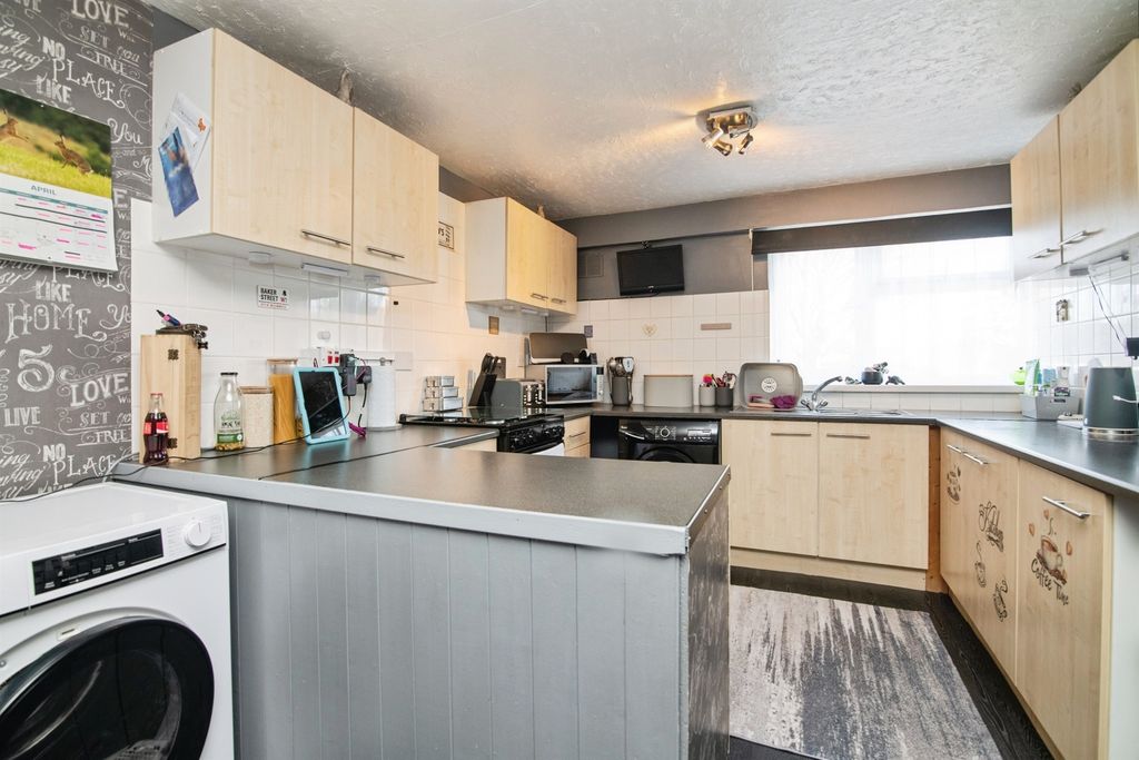 Property photo 3 of 20