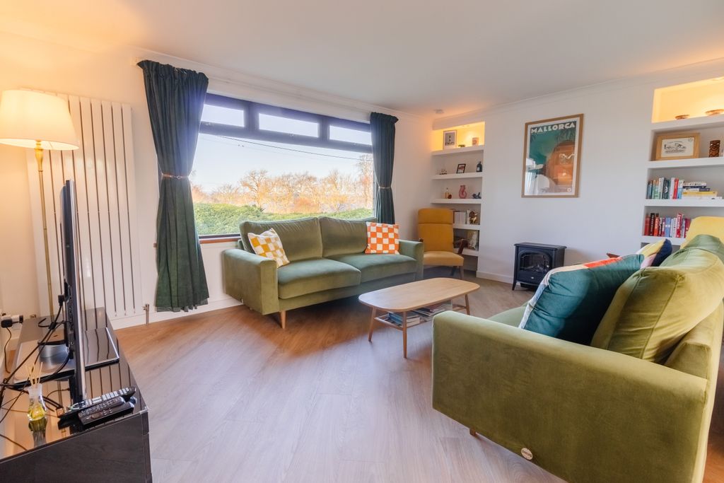 Property photo 3 of 44 Lounge