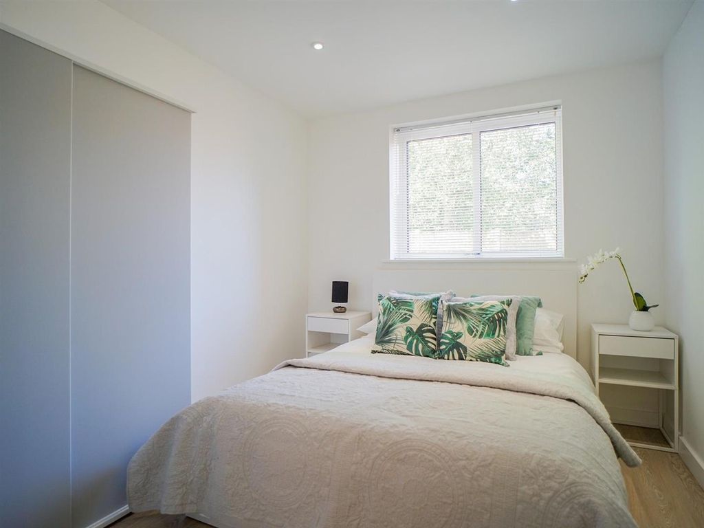 Property photo 2 of 31