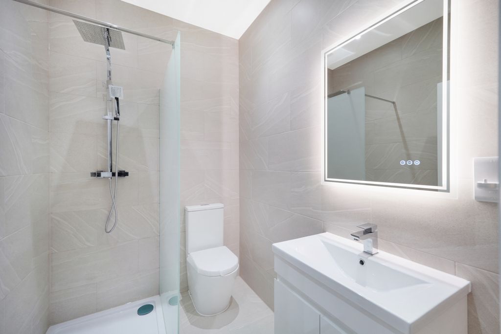 Property photo 3 of 11 Photo 8