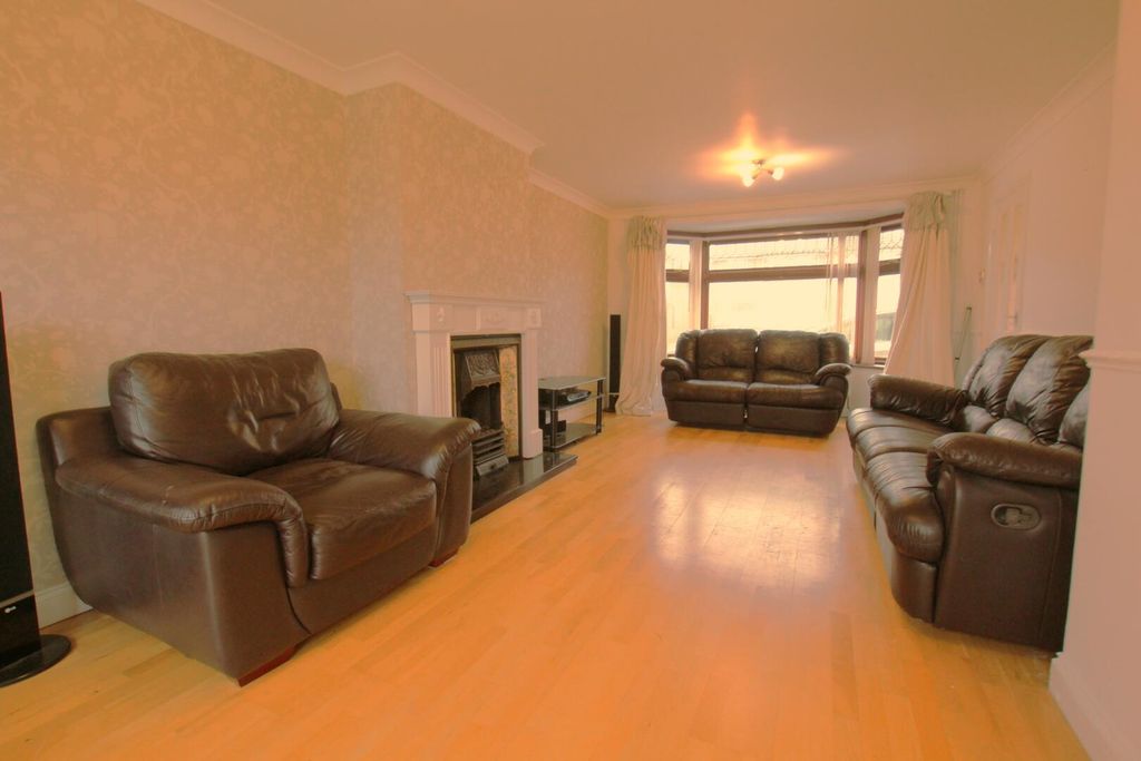 Property photo 2 of 12 Living Room