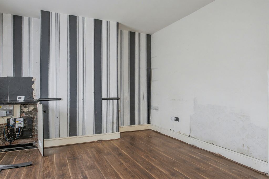 Property photo 3 of 23 47 Acregate Lane, Preston, Lancashire, Pr1 5Qn