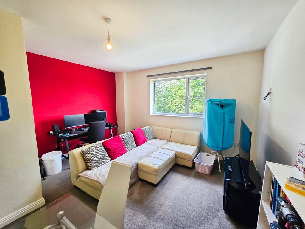 Property photo 3 of 14 Living Room