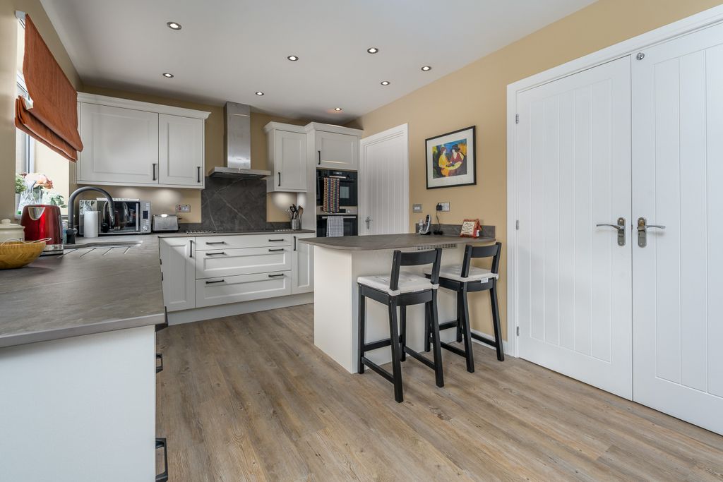 Property photo 3 of 32 Photo 3