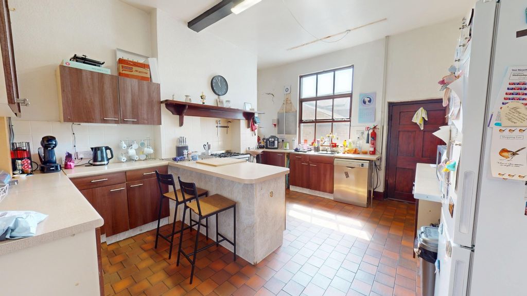 Property photo 2 of 34 3975613