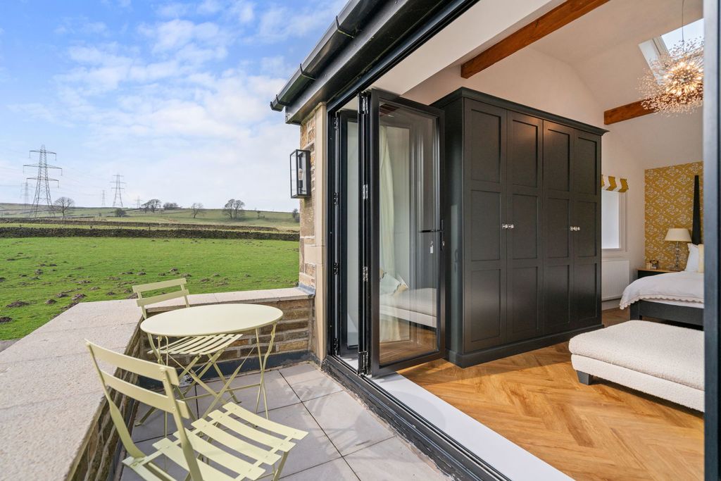 Property photo 3 of 44