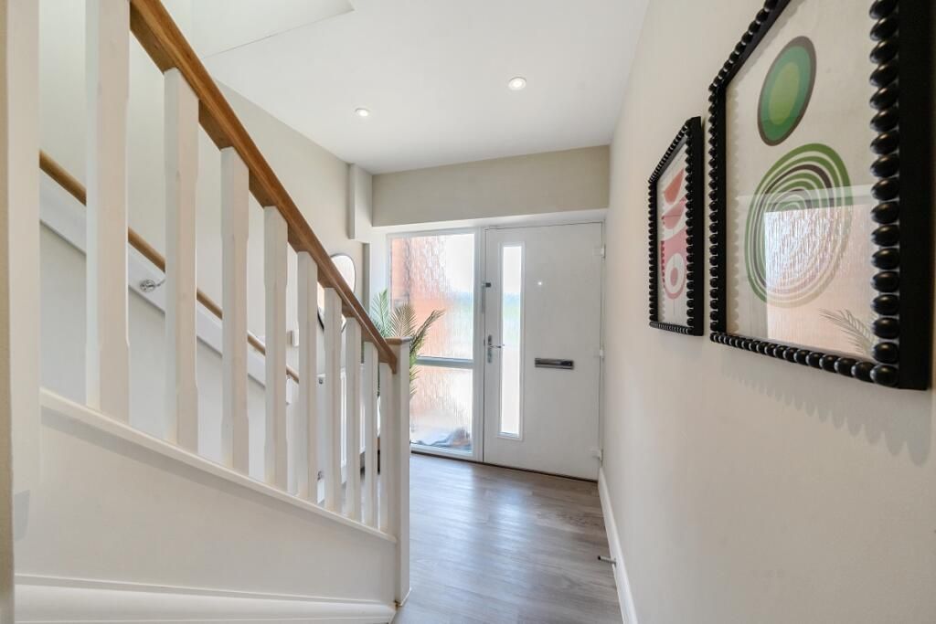 Property photo 3 of 8 Gallery