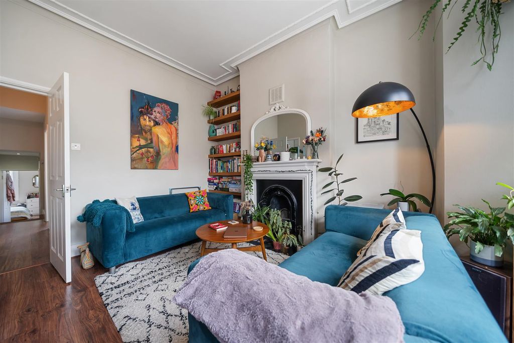 Property photo 3 of 12 Flat 2, 41 Chantrey Road Sw9 9Td-6.Jpg