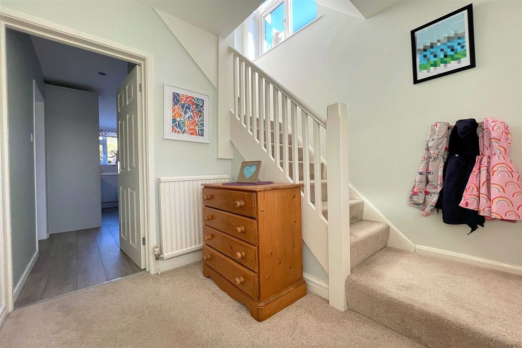 Property photo 3 of 25 Entrance Hall