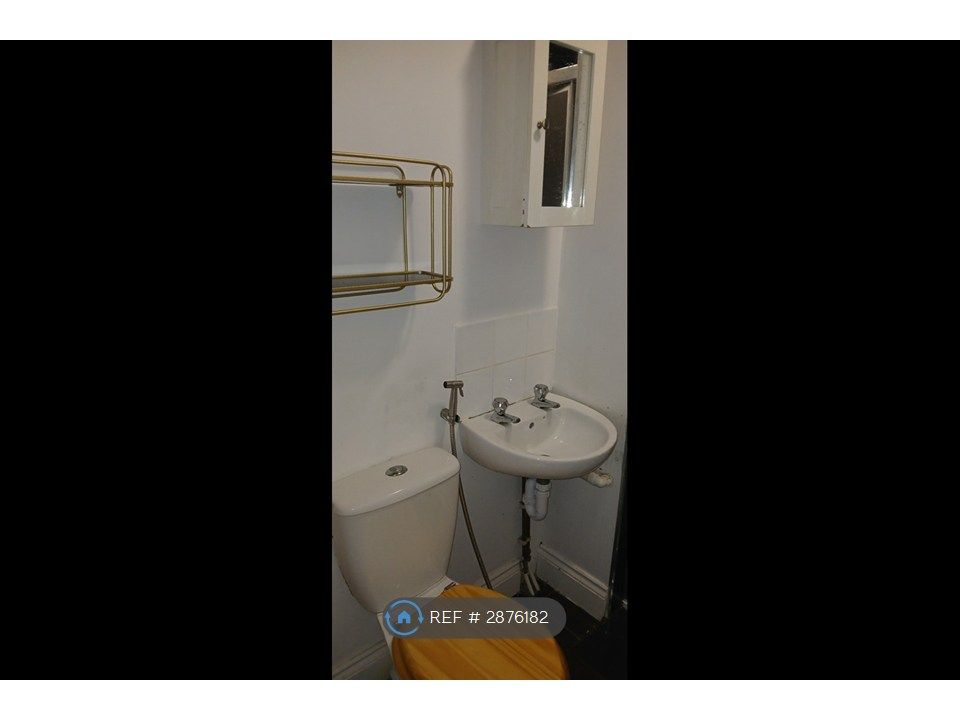 Property photo 2 of 6 Ensuite Bathroom