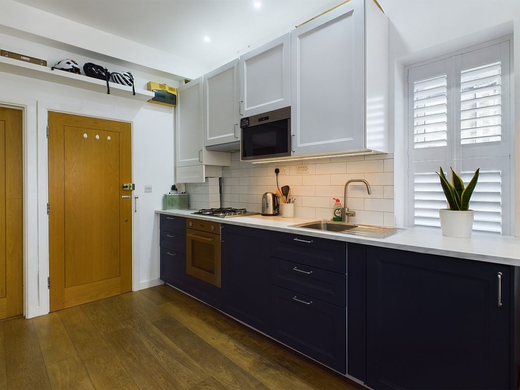Property photo 3 of 9 Kitchen