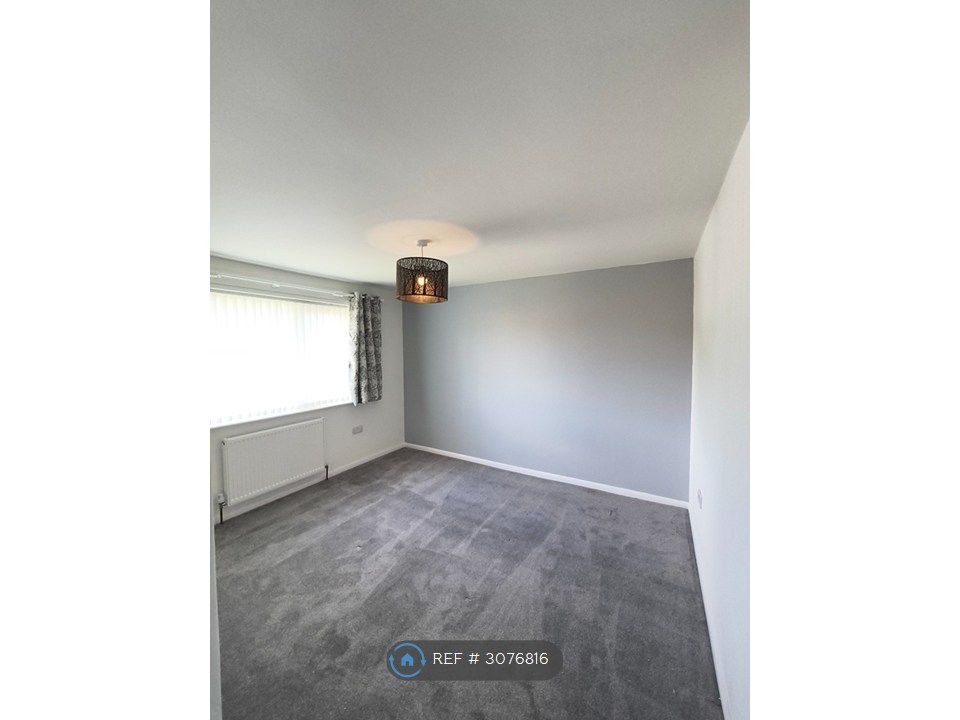Property photo 3 of 6 Bedroom 1 (3.8mx4m)
