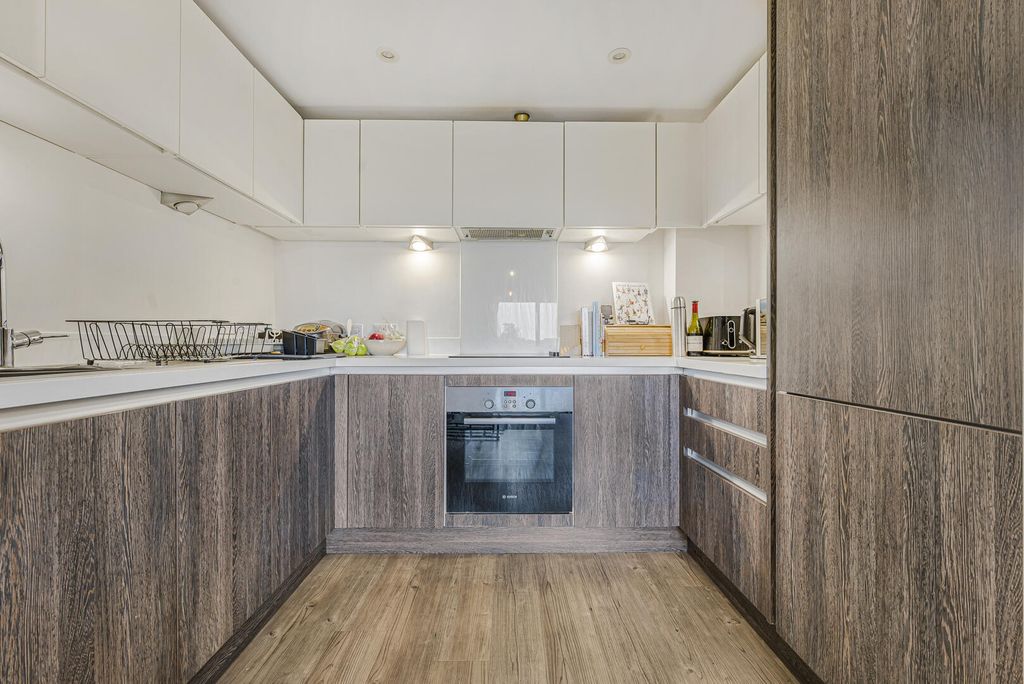 Property photo 3 of 10 Kitchen