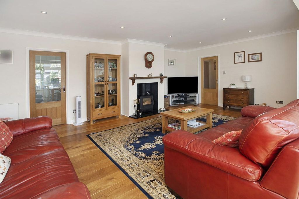 Property photo 3 of 27