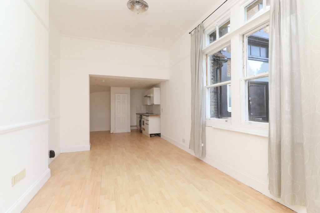 Property photo 3 of 10 Picture 3