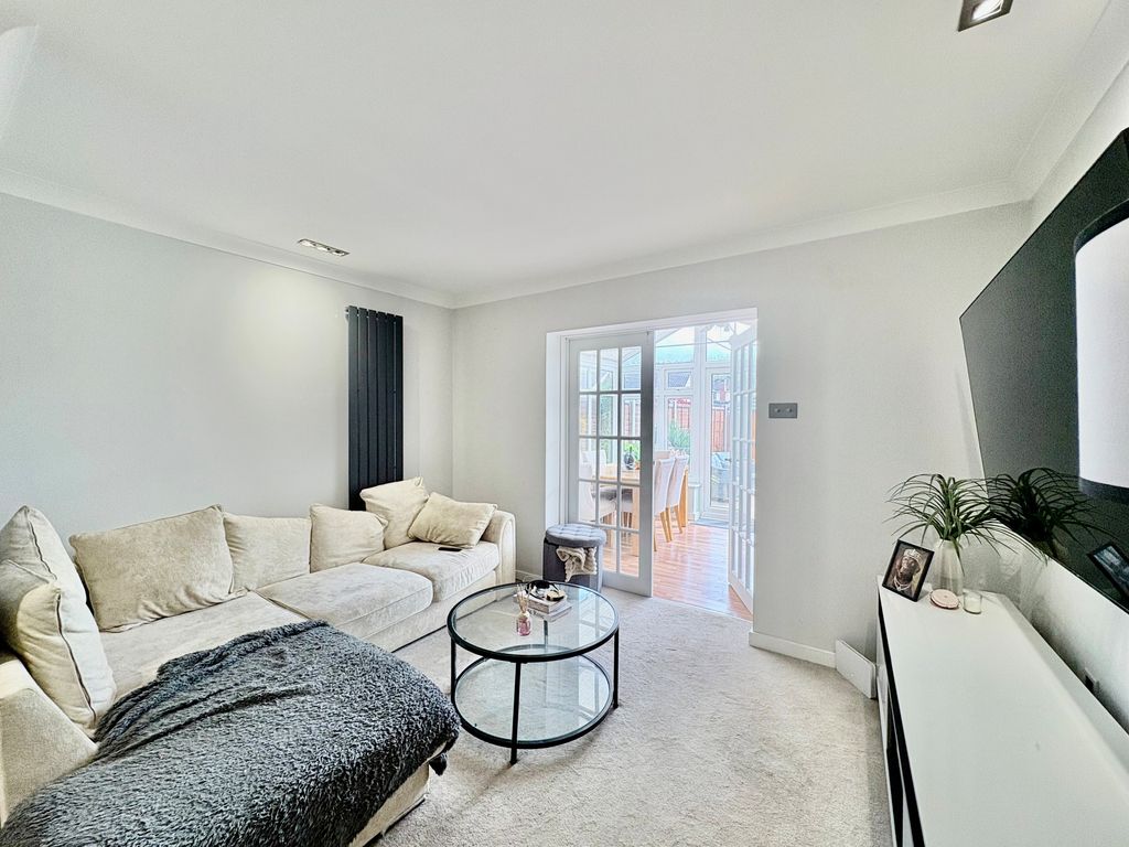 Property photo 1 of 11 Bathroom