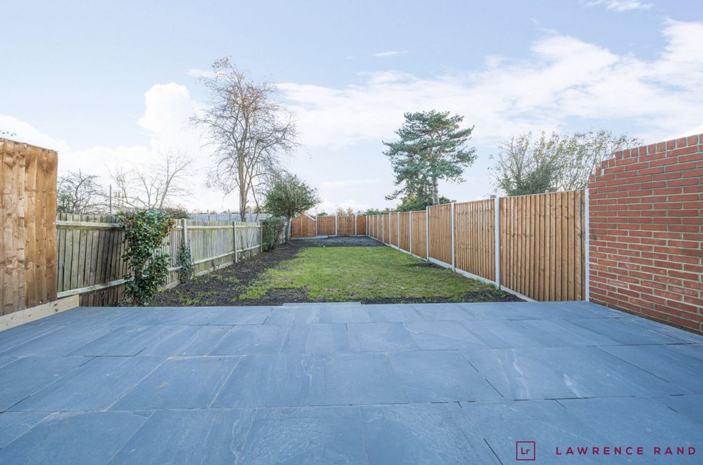 Property photo 3 of 14 52B19142-Bd51-4d4...