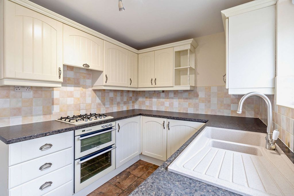 Property photo 3 of 13