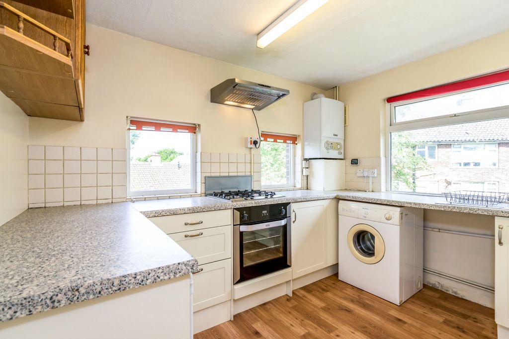 Property photo 2 of 11 Kitchen