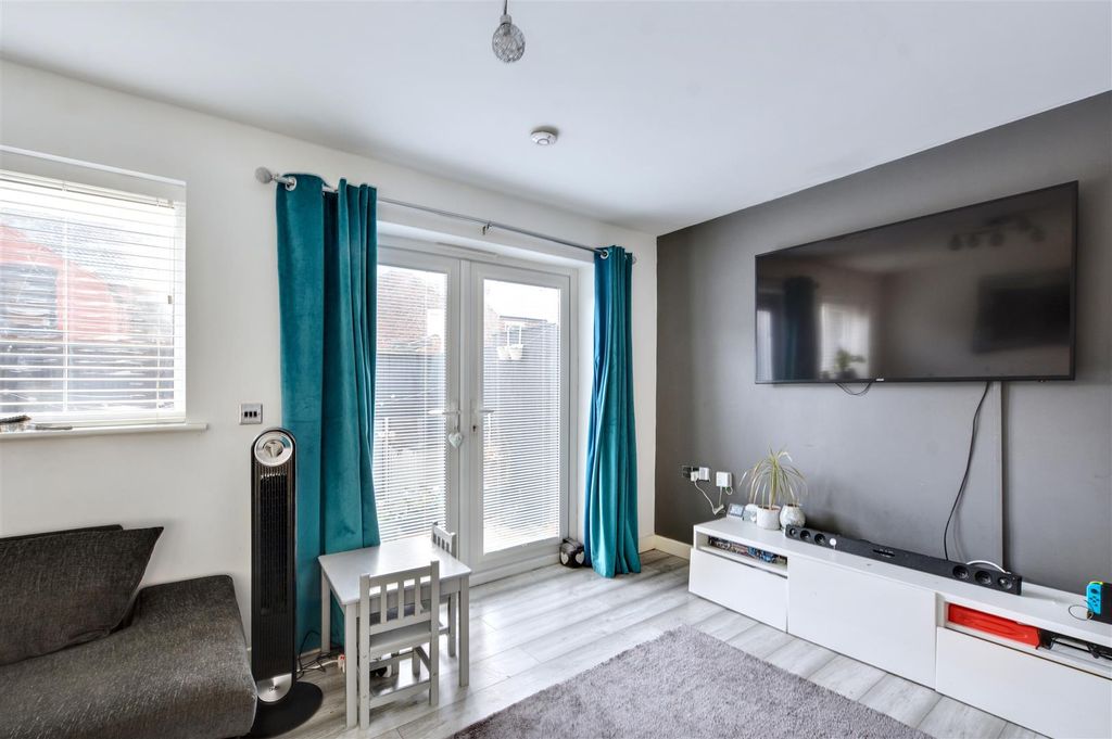 Property photo 2 of 27 Lounge_3.Jpeg