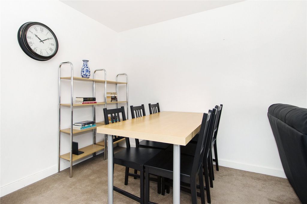 Property photo 3 of 8 Reception