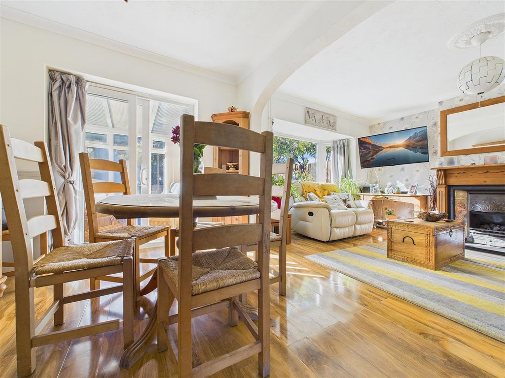 Property photo 3 of 13 Cam02453G0-Pr0180-Still009.Jpg