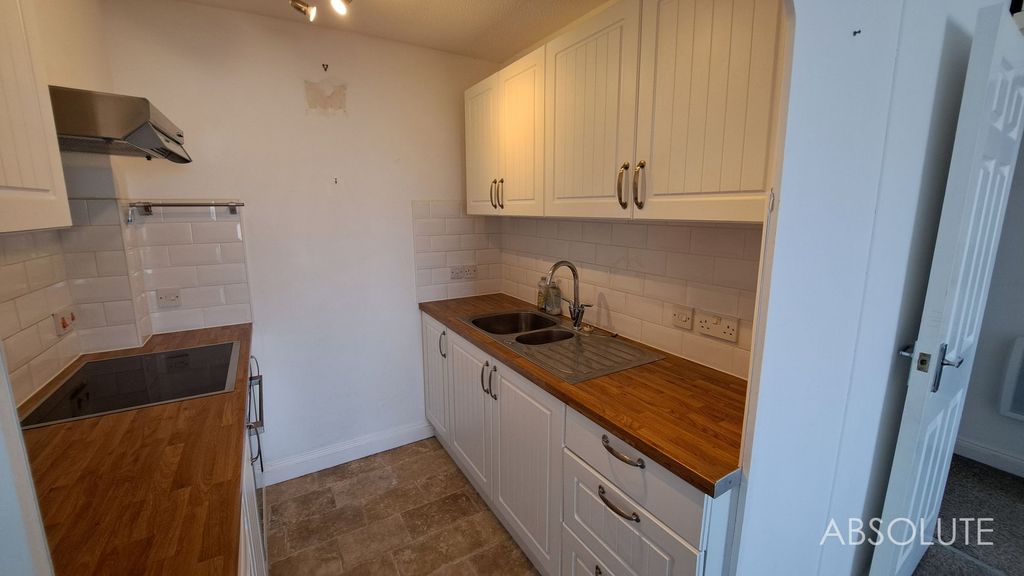 Property photo 2 of 9 Kitchen