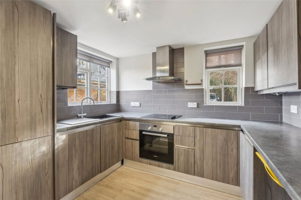 Property photo 3 of 10 Kitchen