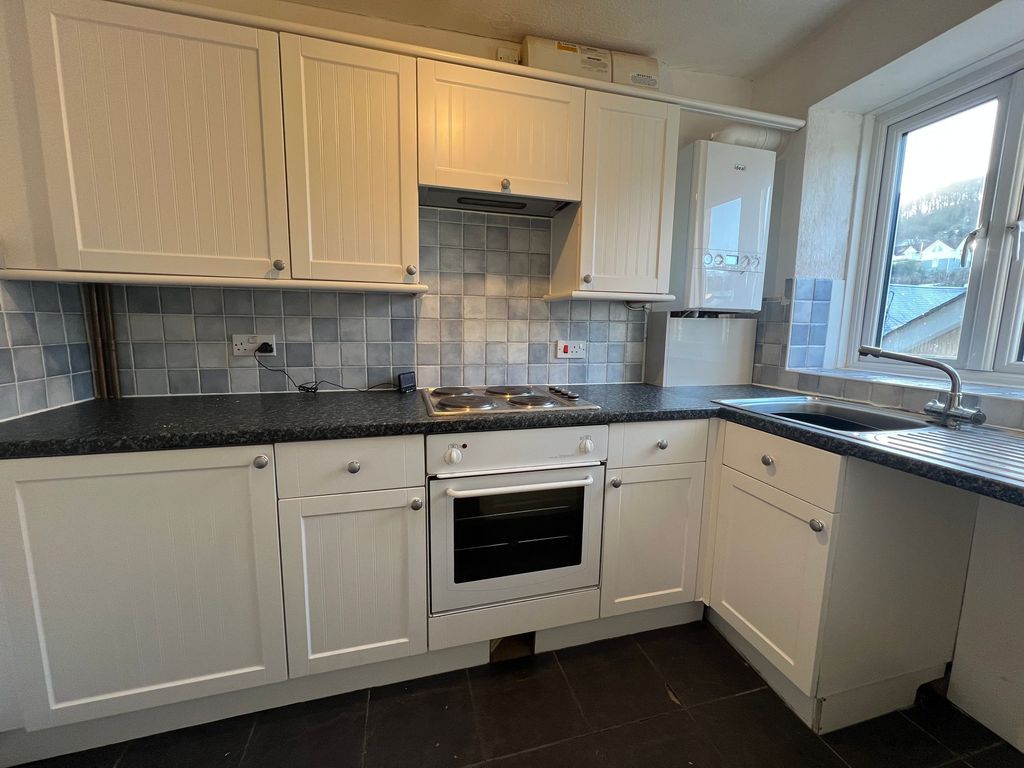 Property photo 3 of 6 Kitchen