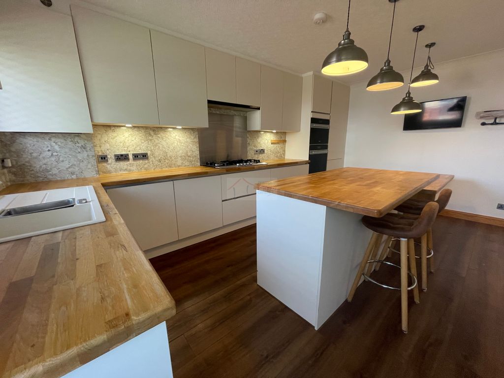 Property photo 3 of 20 Kitchen B.Jpg