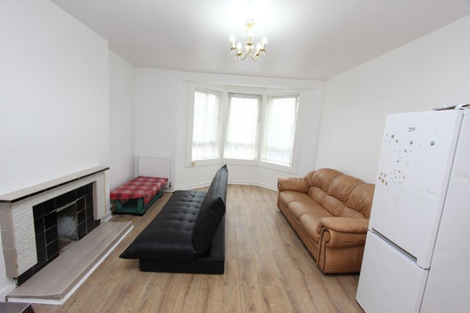 Property photo 3 of 10 Lounge