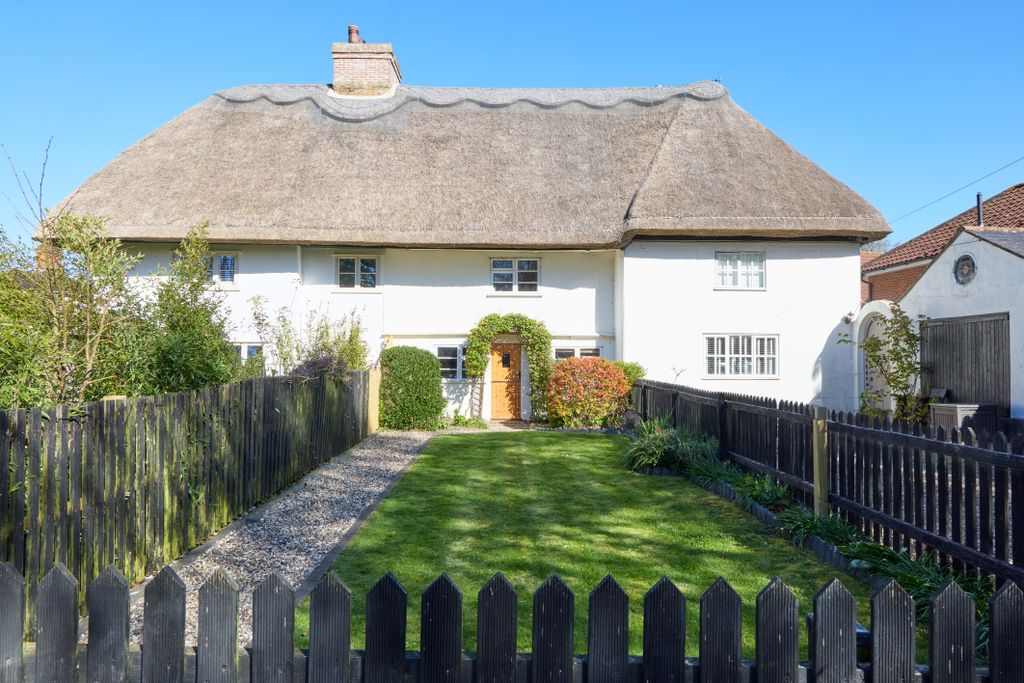 Property photo 1 of 15 46 Ditton Green 0704240002
