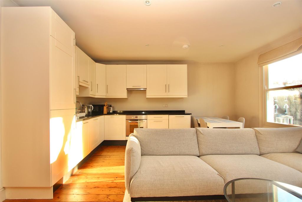 Property photo 3 of 15 Balfour Road, N5