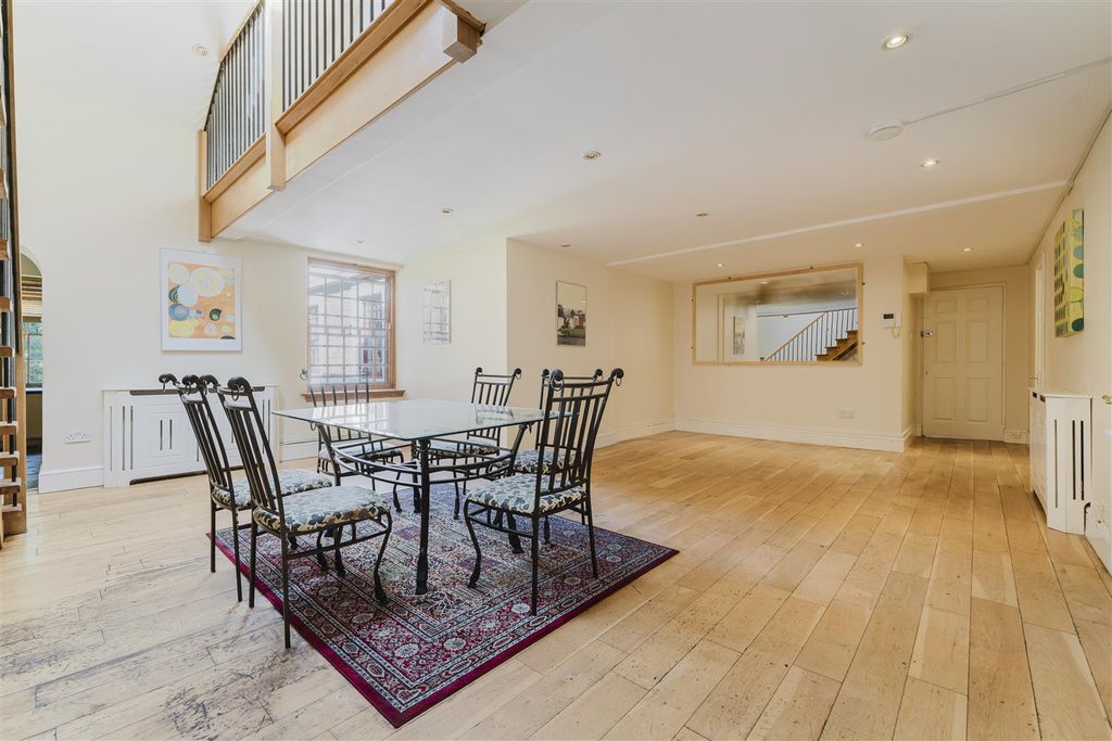Property photo 3 of 18 24 Osterley Recp.Jpg