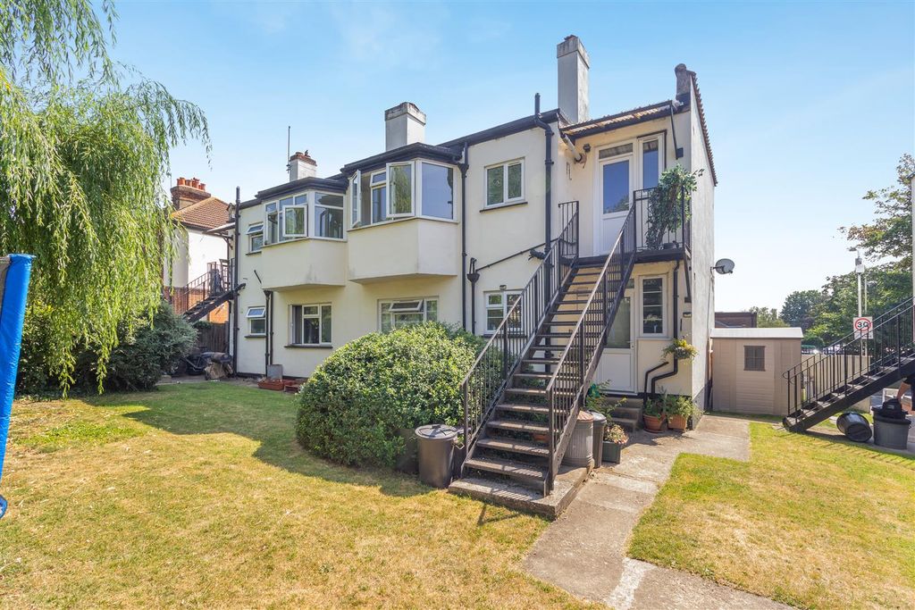 Property photo 3 of 8 8699018-Exterior01.Jpg