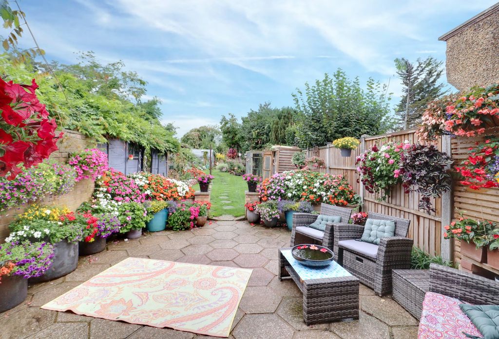 Property photo 2 of 28
