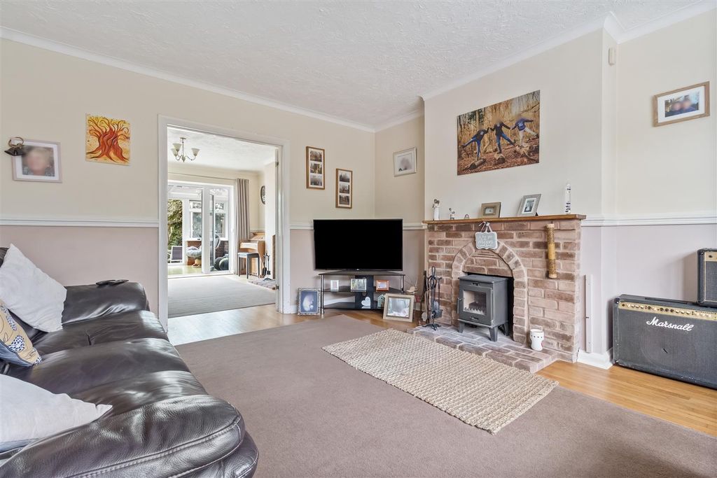 Property photo 3 of 24 89 Goring Road-002.Jpg