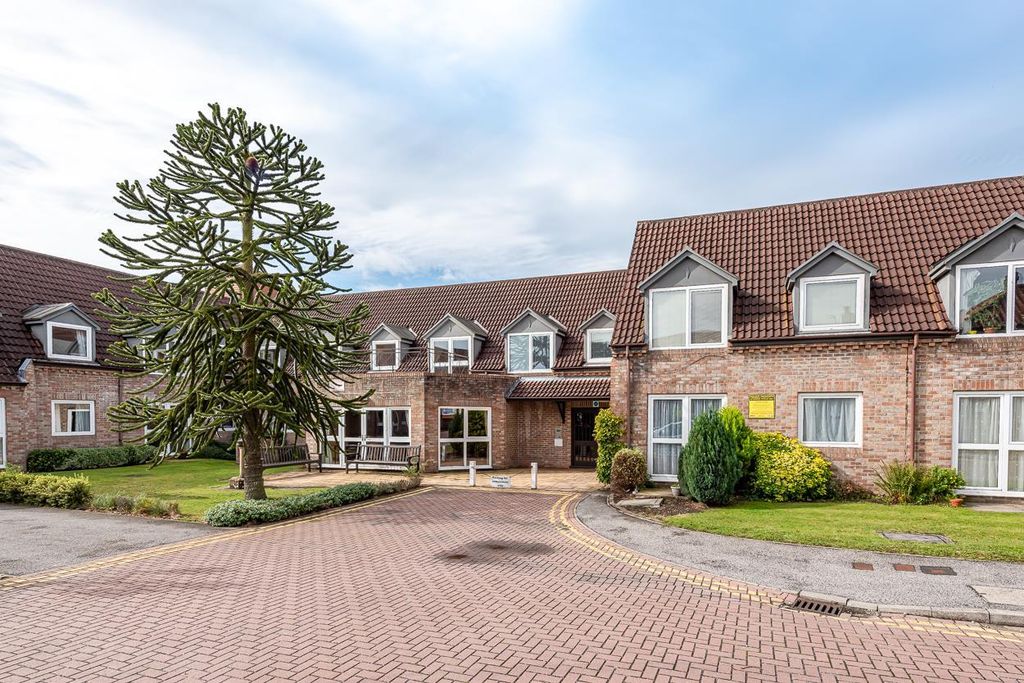 Property photo 1 of 14 External