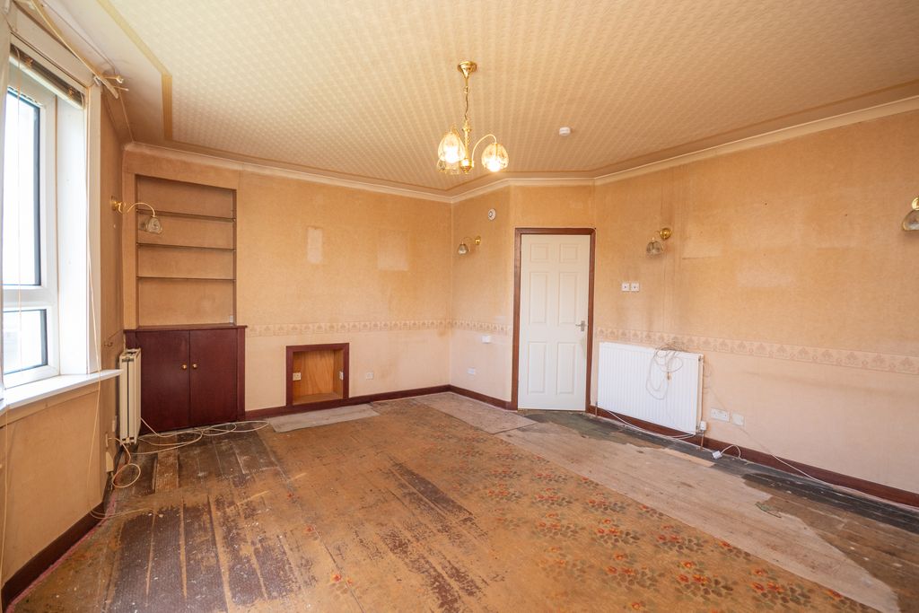Property photo 3 of 16 Lounge