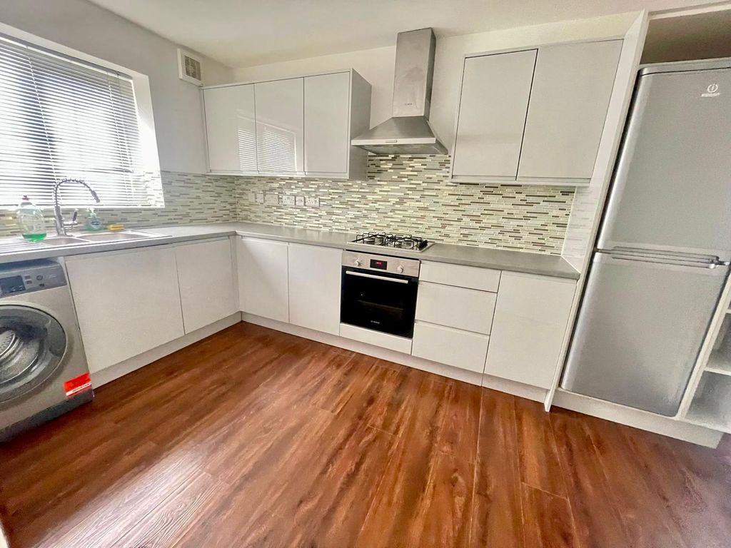 Property photo 1 of 9 Modern Two-Bedroom House In Grays