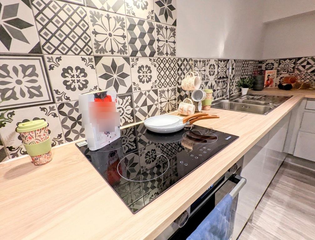 Property photo 1 of 9 Photo 0