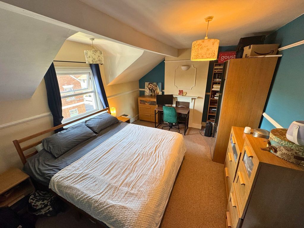 Property photo 2 of 14 Principal Bedroom